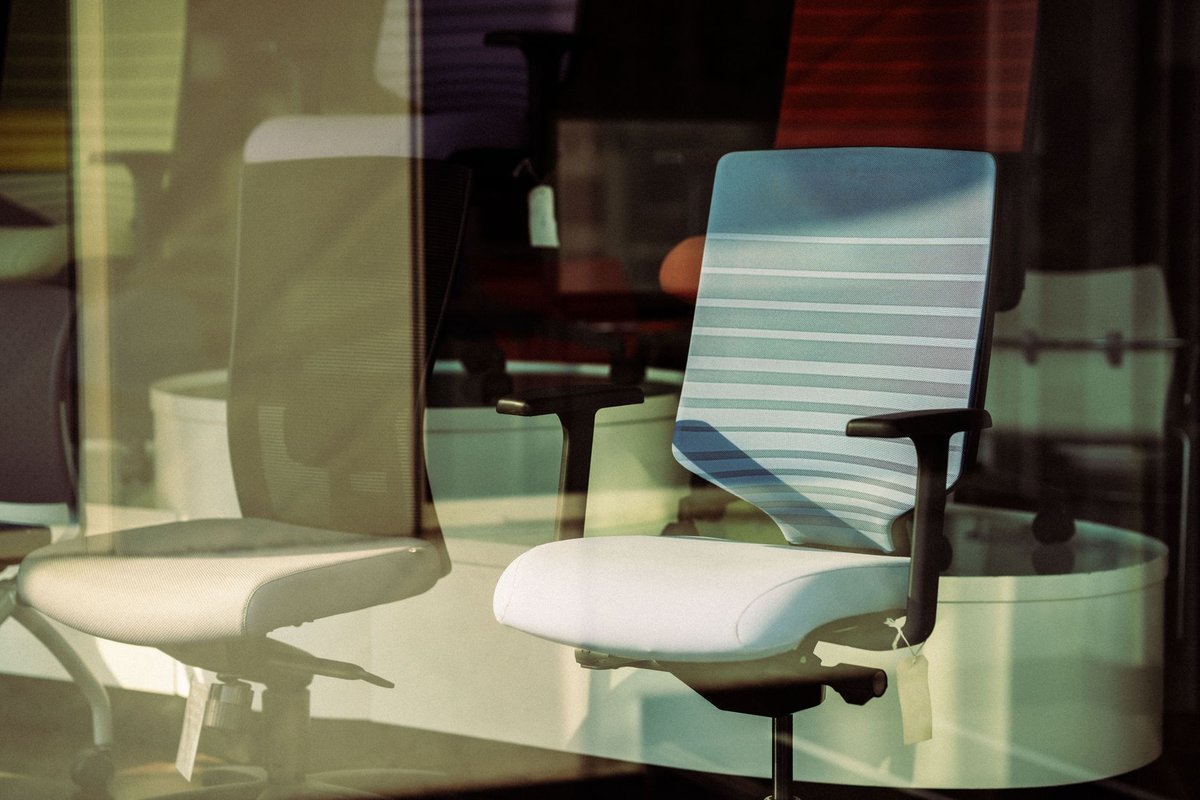 Cadeira de Escritório Ergonômica: Como Escolher sem Erro